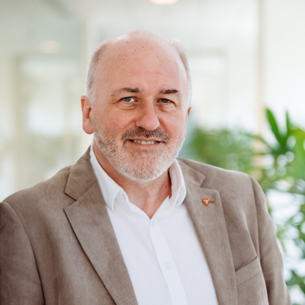 Headshot of Kurt Roosen